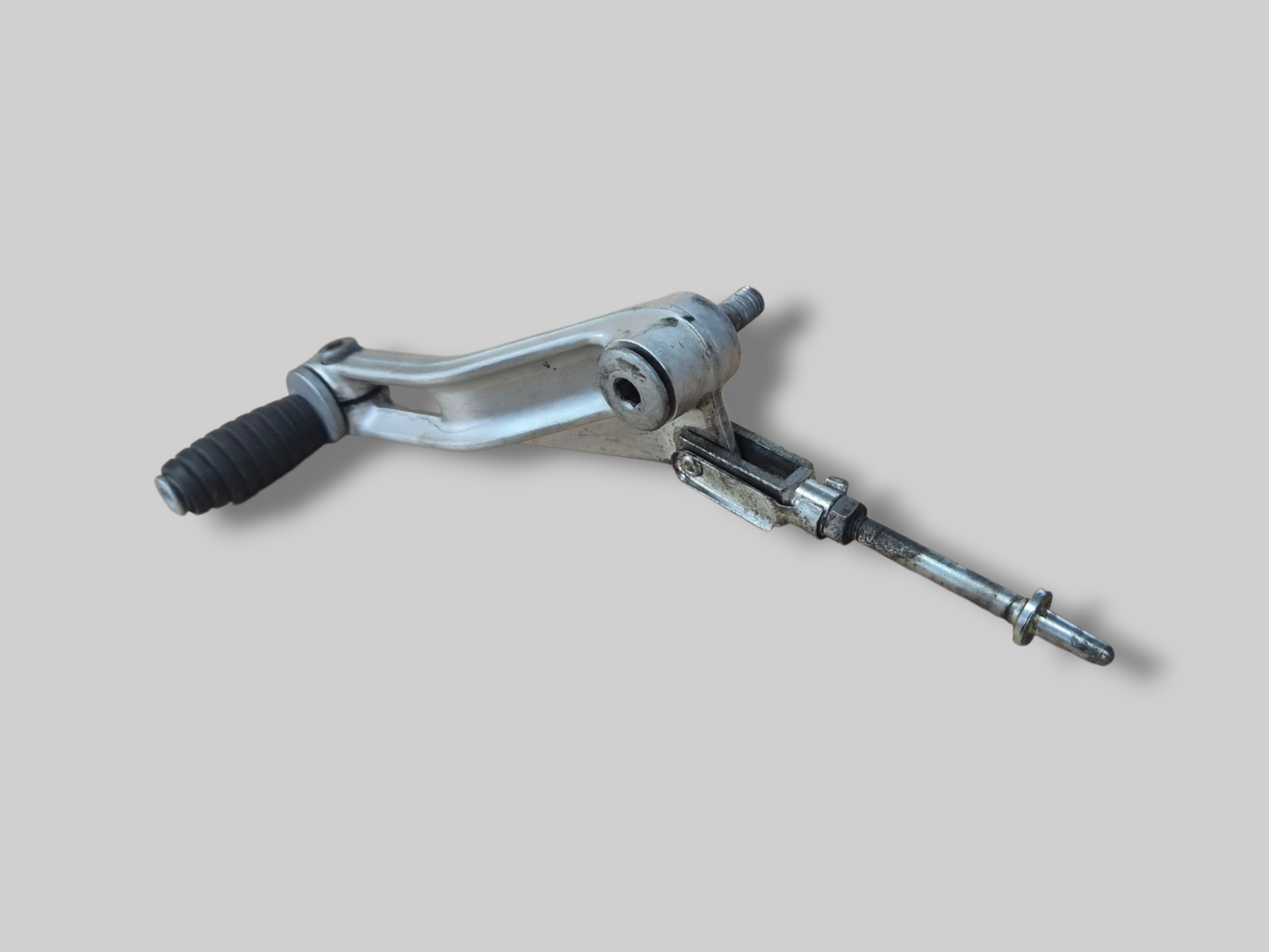 ACHTERREM PEDAALHENDEL AP8146787 AP8133875 Aprilia RSV1000R 04-10 / Tuono 1000R 06-10