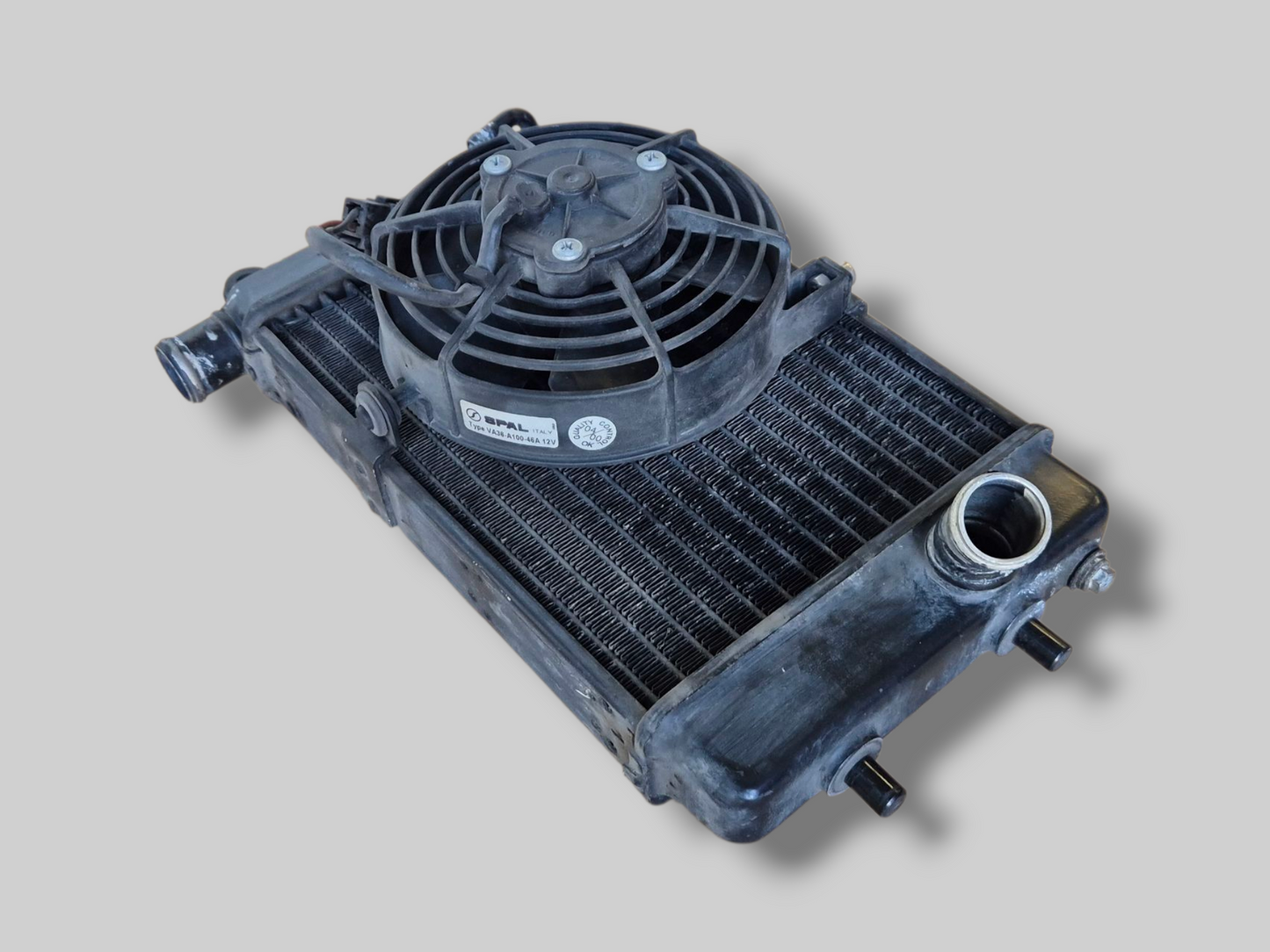 RECHTER RADIATOR ZWART AP8102952 Aprilia RSV Mille 98-03 / Tuono 02-05