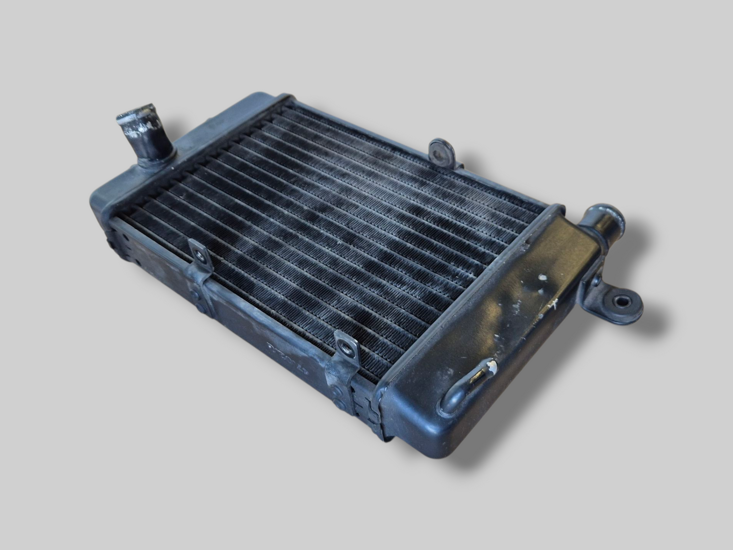 RECHTER RADIATOR ZWART AP8102952 Aprilia RSV Mille 98-03 / Tuono 02-05
