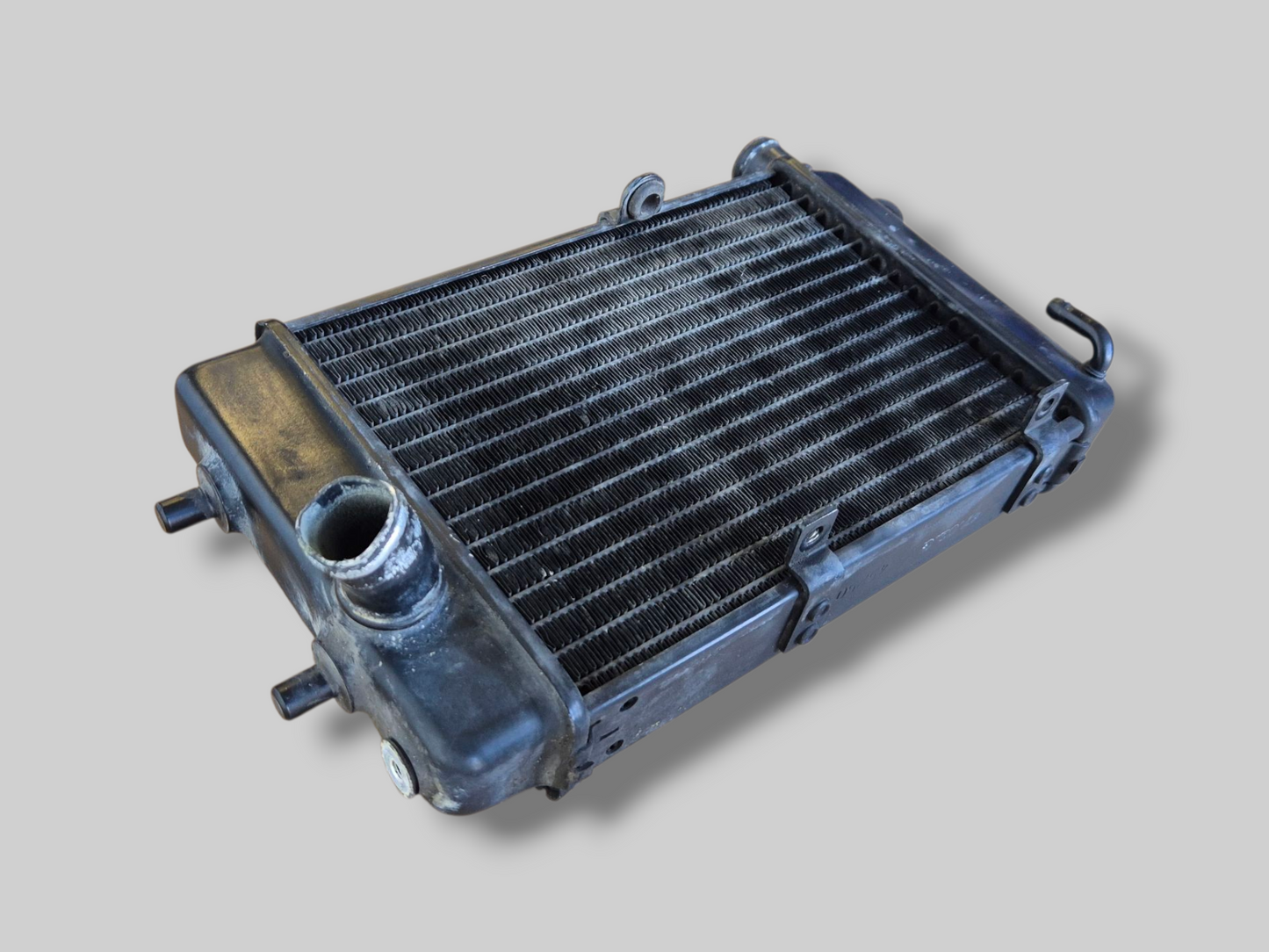 RECHTER RADIATOR ZWART AP8102952 Aprilia RSV Mille 98-03 / Tuono 02-05