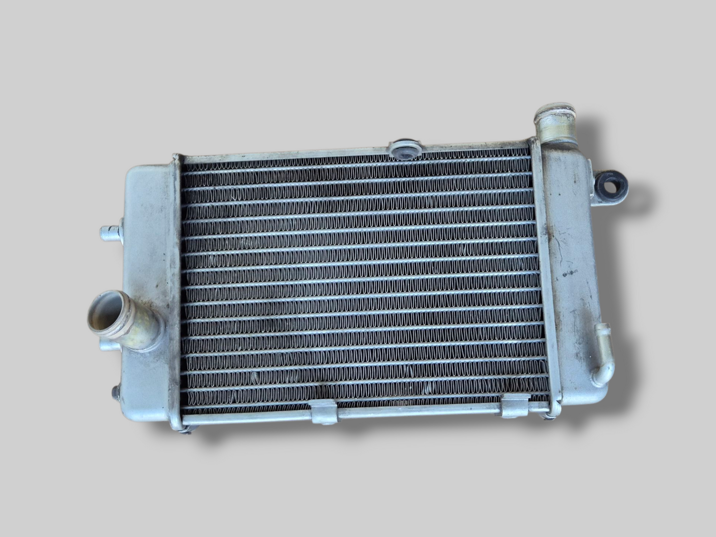 RECHTERRADIATOR ZILVER AP8102952 Aprilia RSV Mille 98-03 / Tuono 02-05