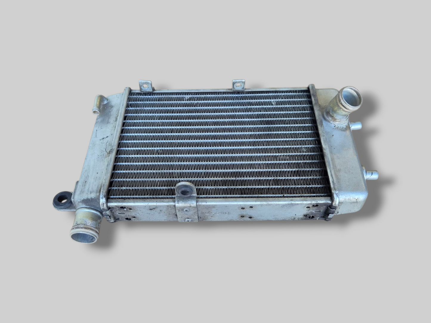RECHTERRADIATOR ZILVER AP8102952 Aprilia RSV Mille 98-03 / Tuono 02-05