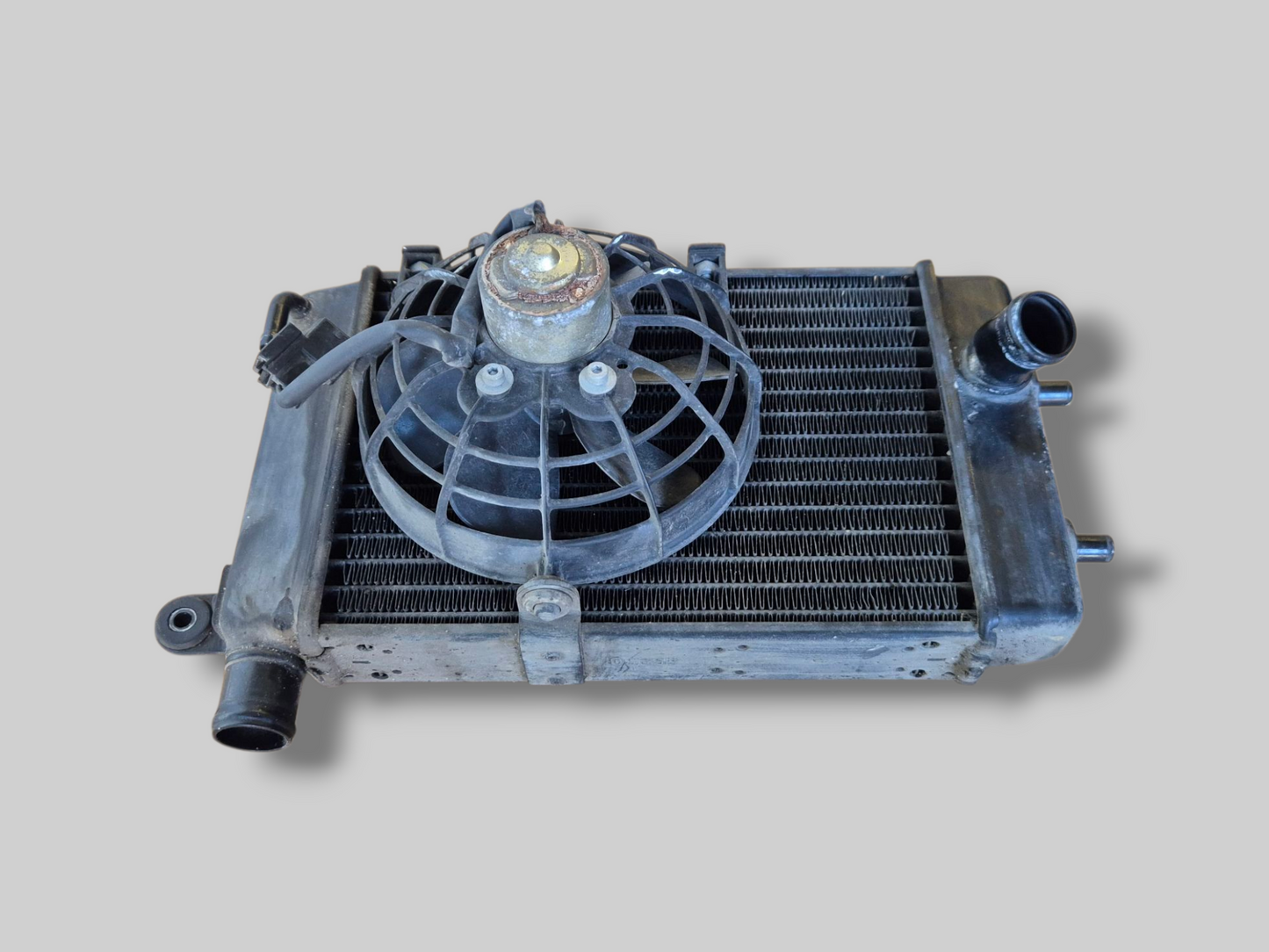 RECHTER RADIATOR ZWART AP8102952 Aprilia RSV Mille 98-03 / Tuono 02-05