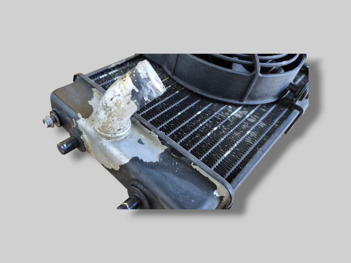 LINKER RADIATOR ZWART AP8102951 Aprilia RSV Mille 98-03 / Tuono 02-05