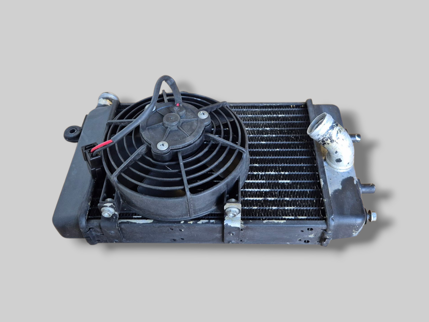LINKER RADIATOR ZWART AP8102951 Aprilia RSV Mille 98-03 / Tuono 02-05