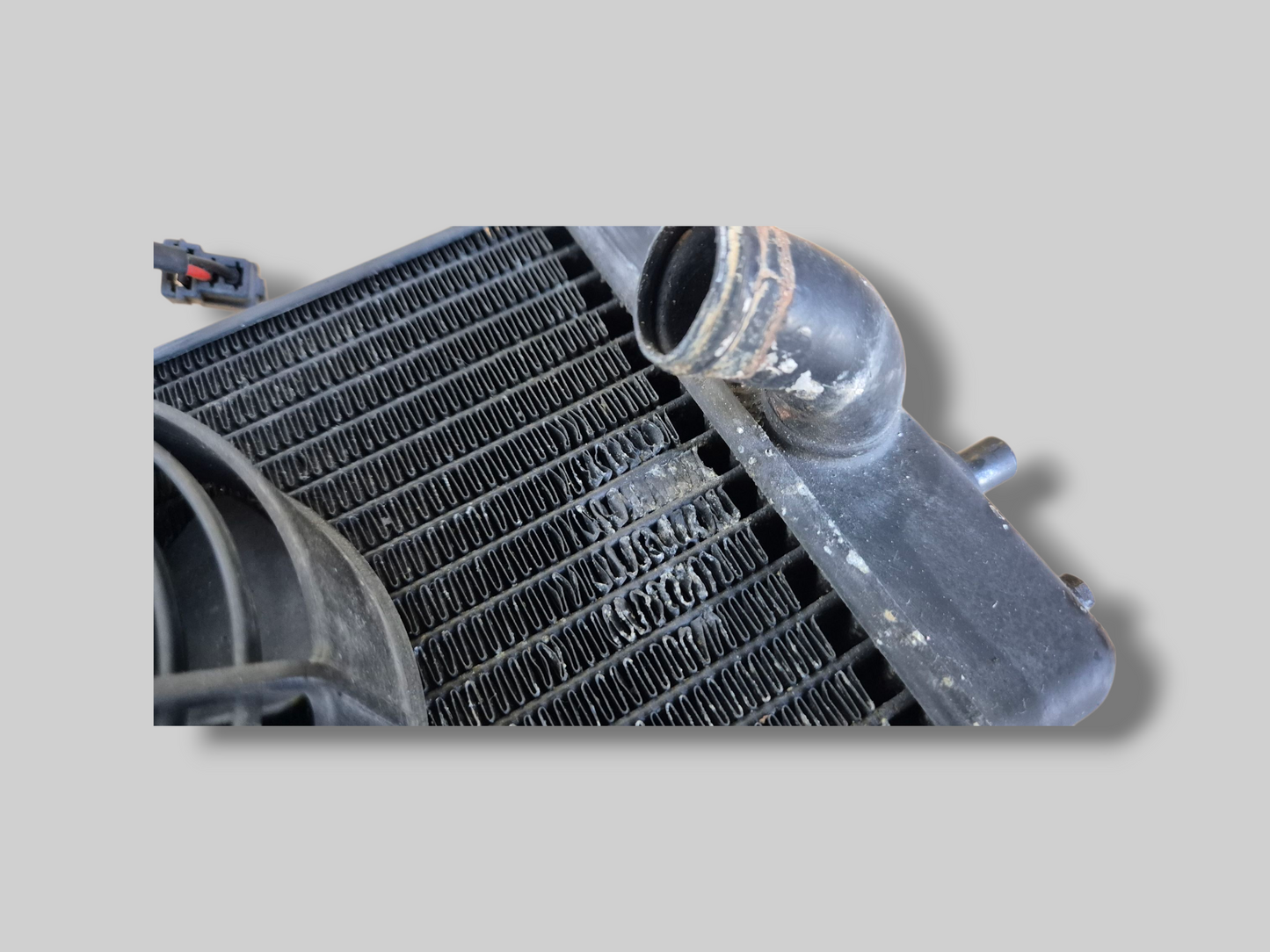 LINKER RADIATOR ZILVER AP8102951 Aprilia RSV Mille 98-03 / Tuono 02-05