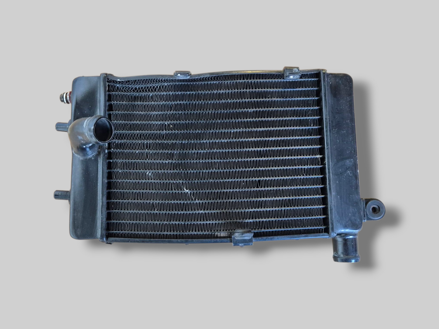 LINKER RADIATOR ZILVER AP8102951 Aprilia RSV Mille 98-03 / Tuono 02-05