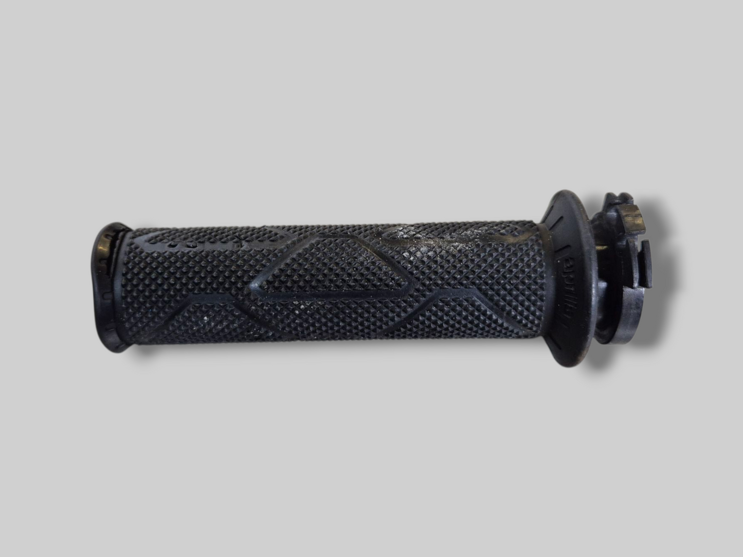 RECHTER HANDVAT GRIP GASKLEP AP8118501 Aprilia RSV Mille 98-03 / Tuono 02-05