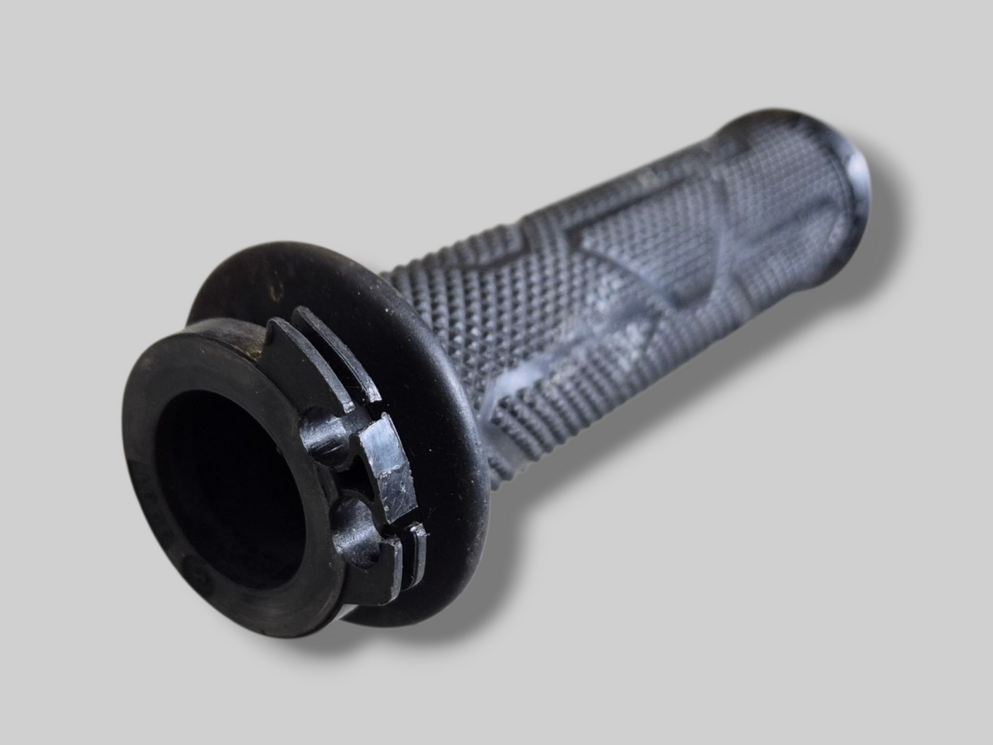 RECHTER HANDVAT GRIP GASKLEP AP8118501 Aprilia RSV Mille 98-03 / Tuono 02-05