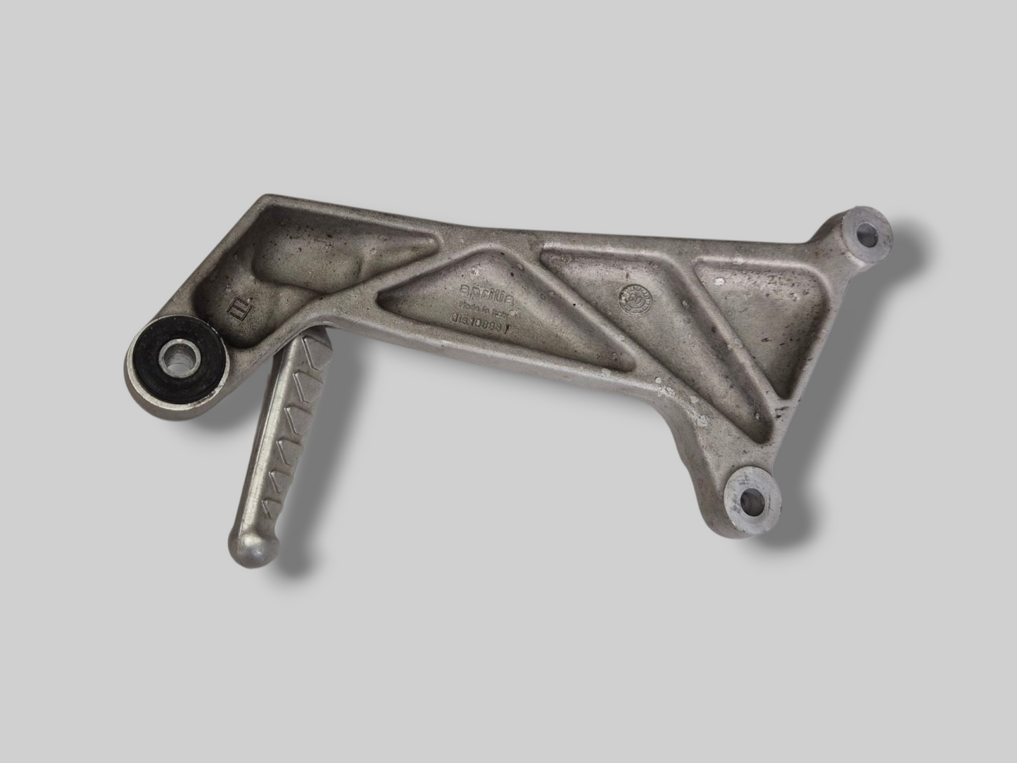 PASSAGIER RECHTER VOETSTEUN STEUN AP8146384 Aprilia RSV Mille 98-03 / Tuono 02-05