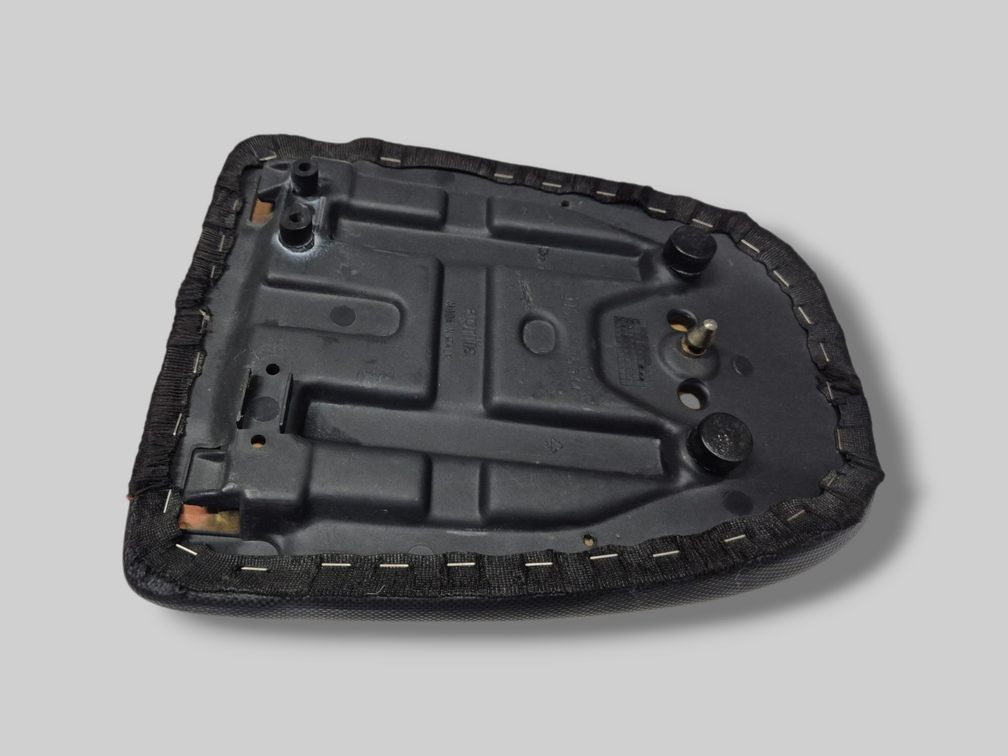 ACHTERPASSAGIERSZADEL AP8129362 Aprilia RSV Mille 2003 / Tuono 02-05