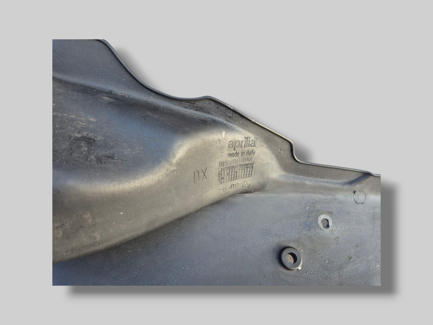 BELLYPAN GLANZEND ZWART AP8168435 AP8168434 Aprilia RSV Mille 1998-2003