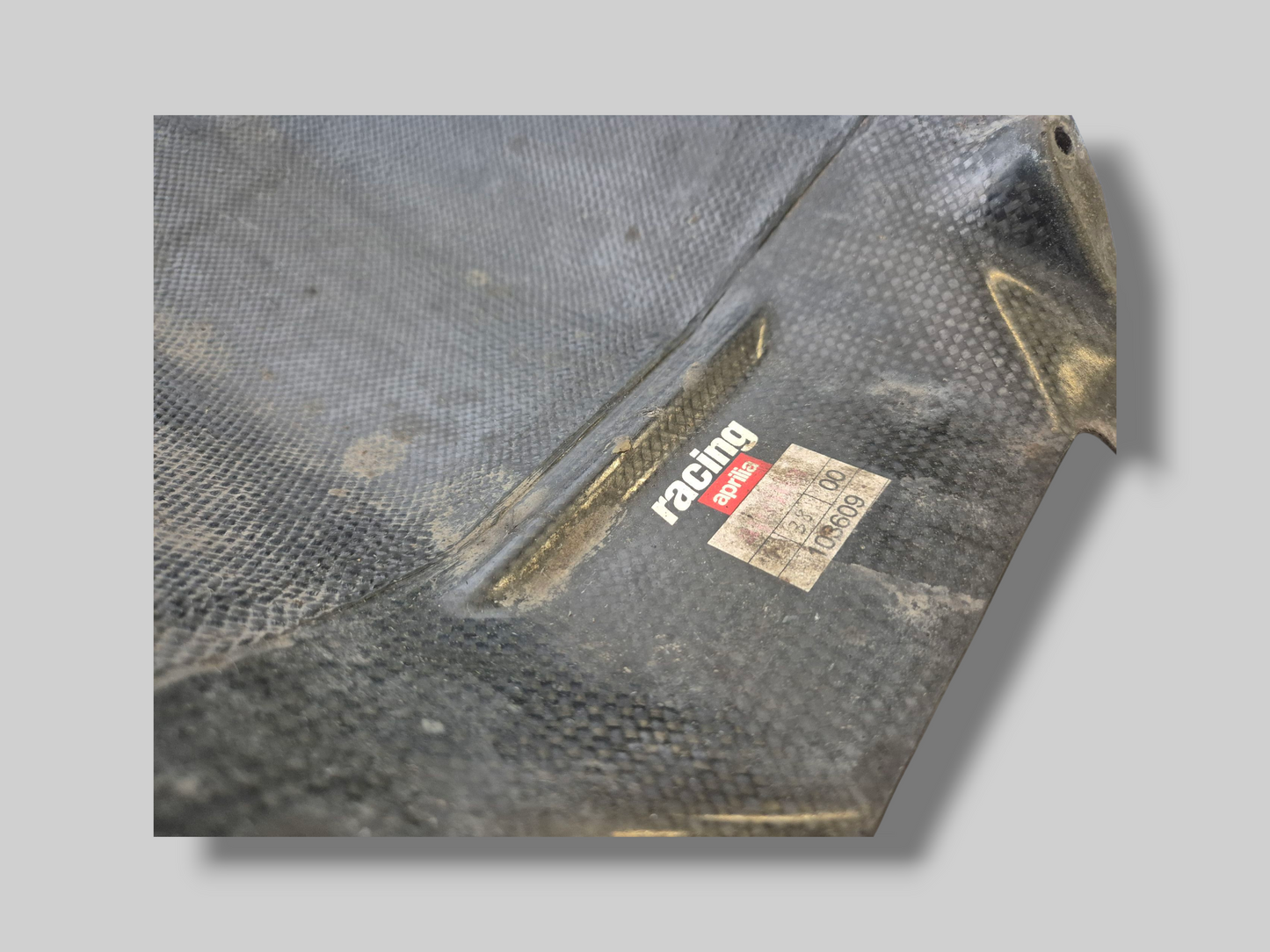 ACHTER CARBON OEM SPATBORD / HUGGER AP8791048 Aprilia RSV Mille 98-03 / Tuono 02-05