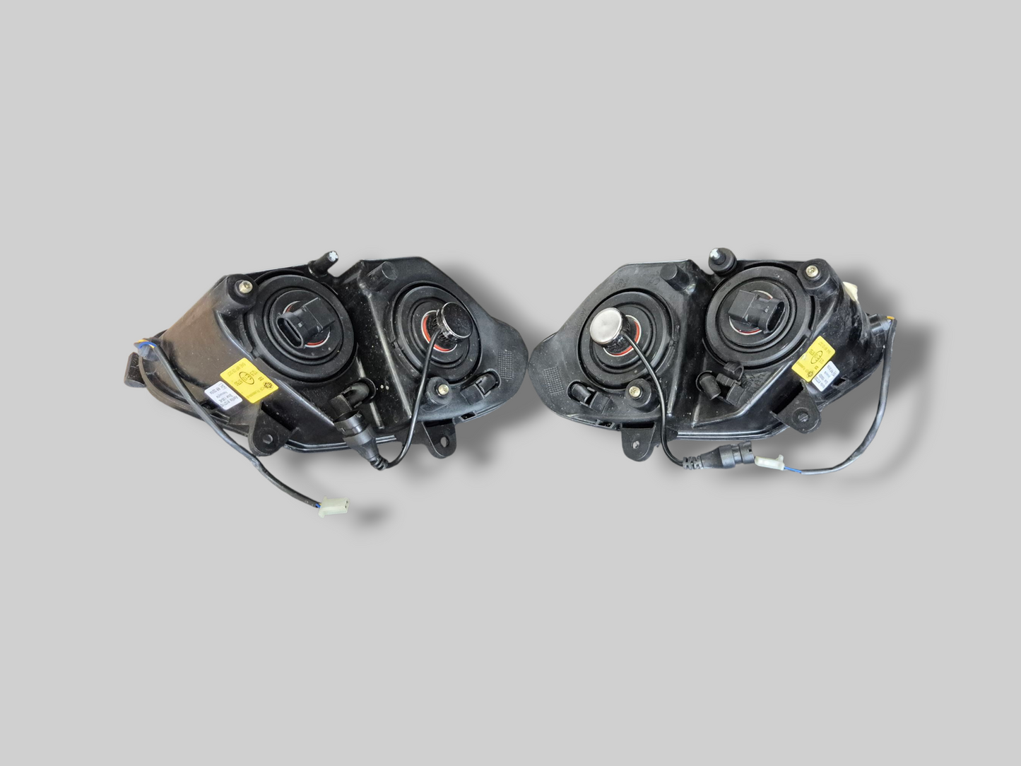 LEFT AND RIGHT-HAND SIDE HEADLIGHT UNITS EU/USA AP8127152 Aprilia RSV1000R 04-10 / Tuono 1000R 06-10