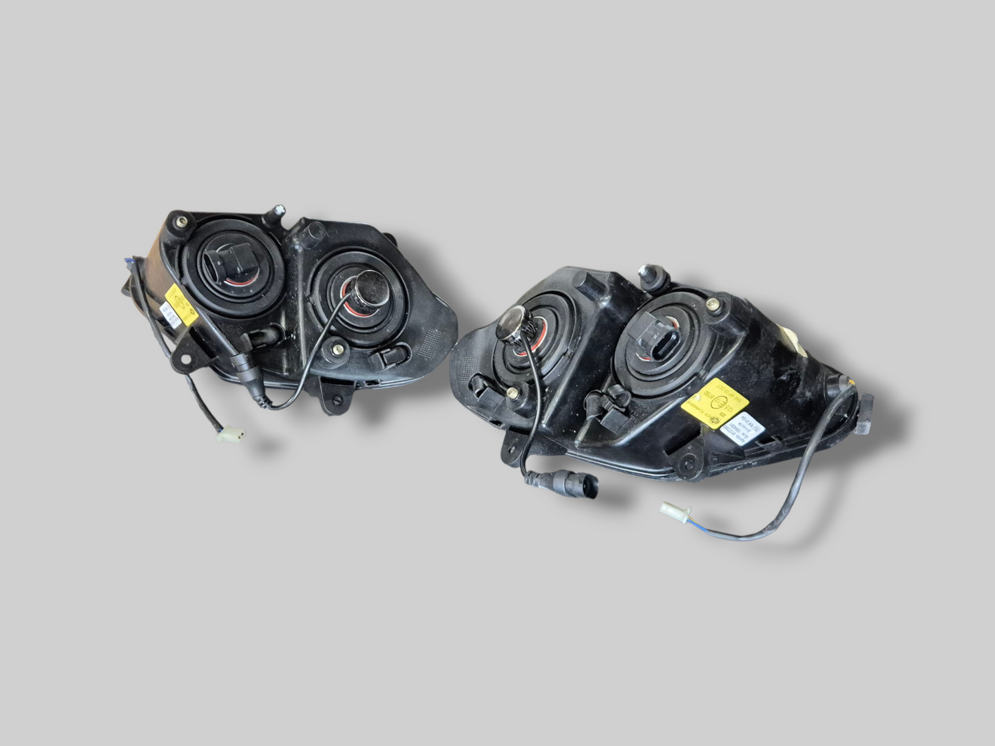 LEFT AND RIGHT-HAND SIDE HEADLIGHT UNITS EU/USA AP8127152 Aprilia RSV1000R 04-10 / Tuono 1000R 06-10