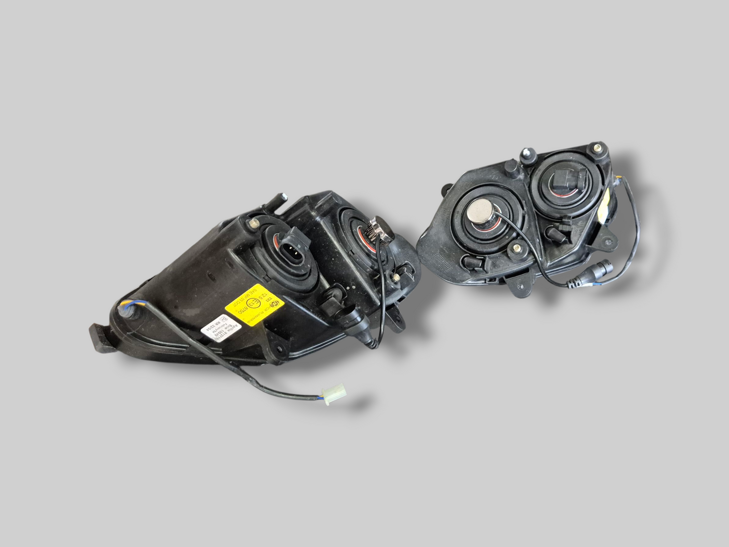 LEFT AND RIGHT-HAND SIDE HEADLIGHT UNITS EU/USA AP8127152 Aprilia RSV1000R 04-10 / Tuono 1000R 06-10