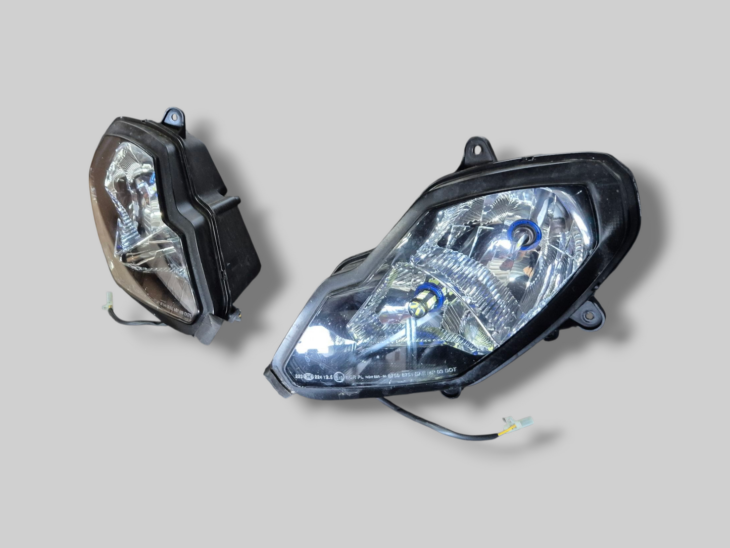 LEFT AND RIGHT-HAND SIDE HEADLIGHT UNITS EU/USA AP8127152 Aprilia RSV1000R 04-10 / Tuono 1000R 06-10