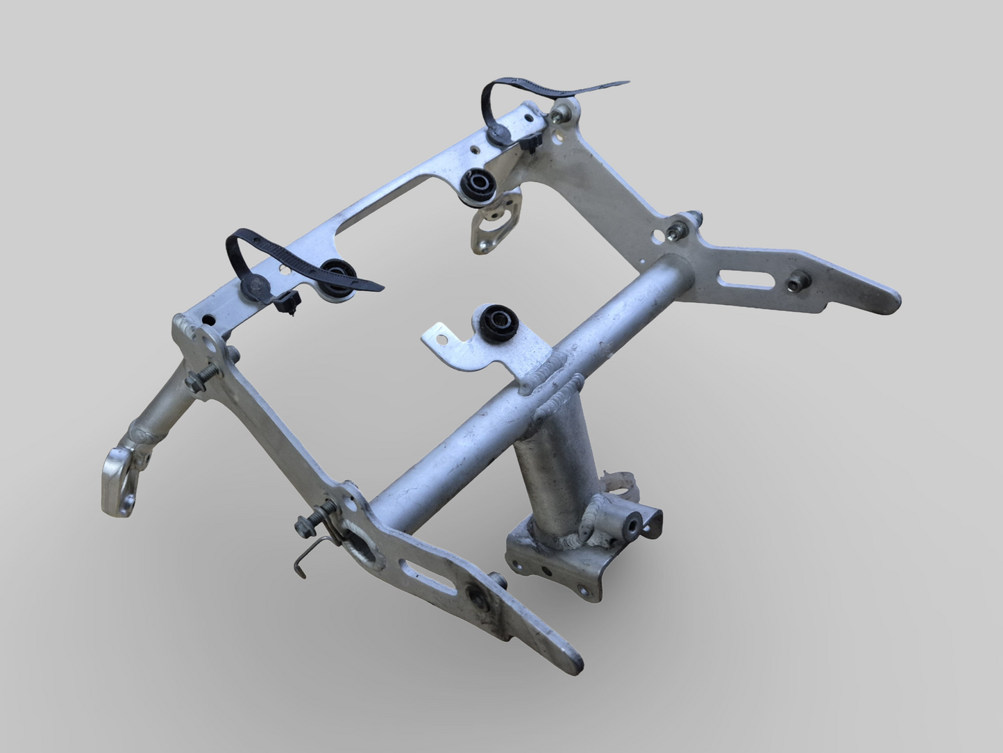 SUPPORT DE GROUPE D'INSTRUMENTS SOUS-CHÂSSIS AVANT AP8135905 Aprilia RSV Mille 98-03 