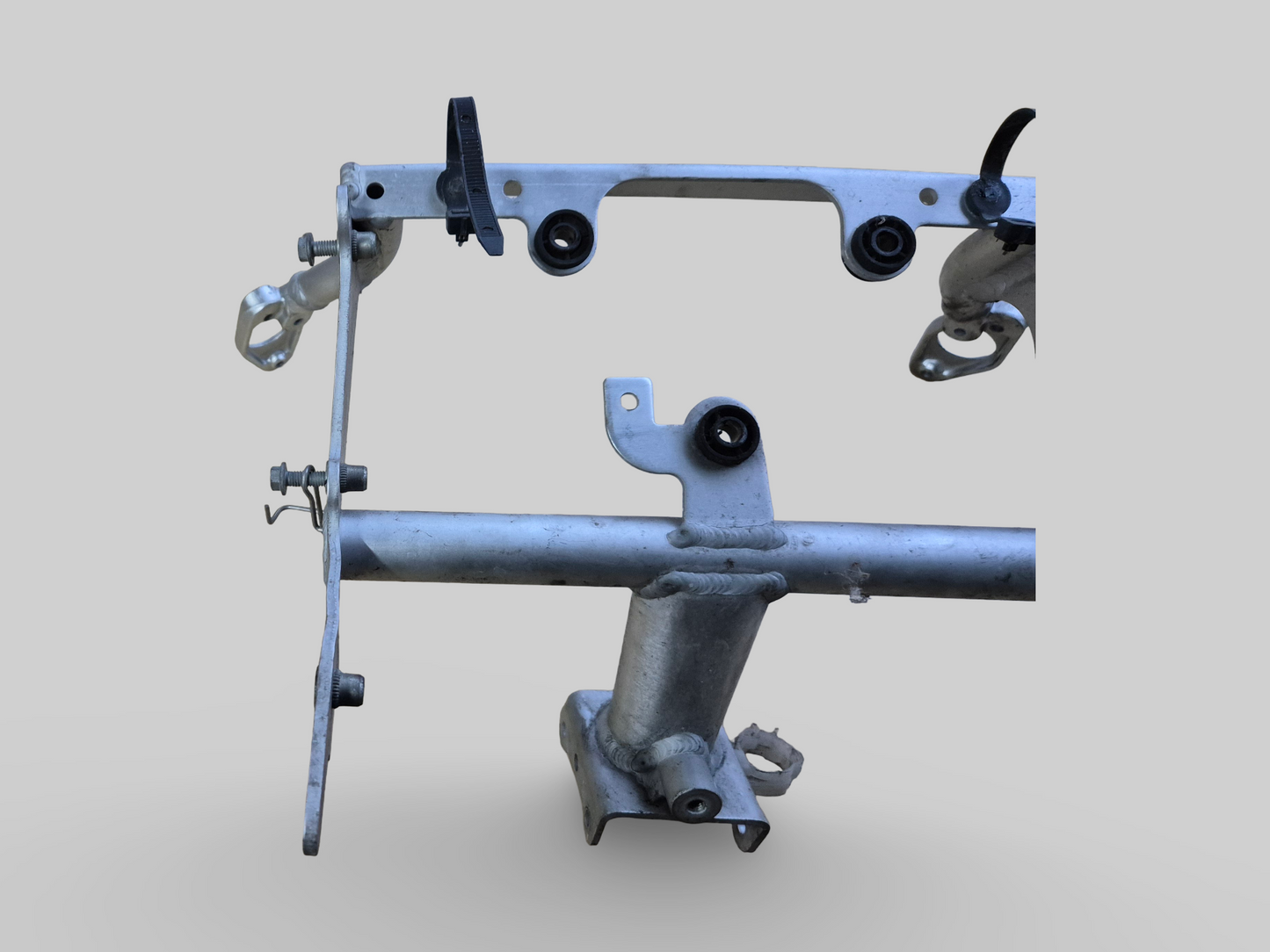 SUPPORT DE GROUPE D'INSTRUMENTS SOUS-CHÂSSIS AVANT AP8135905 Aprilia RSV Mille 98-03 