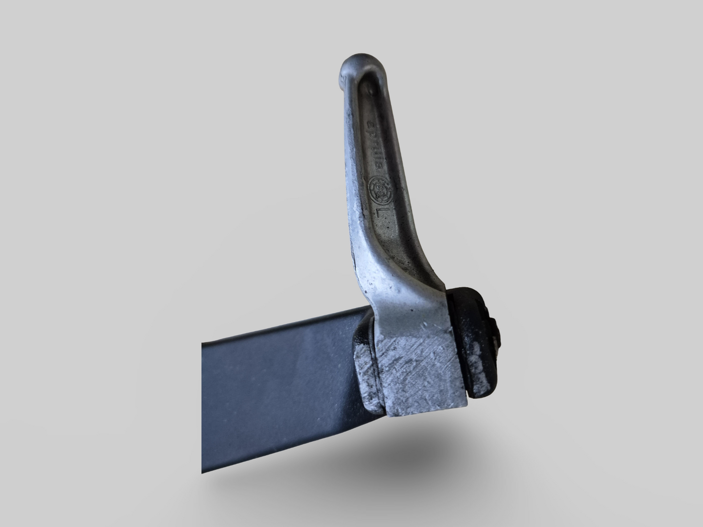 PASSAGIER LINKS VOETSTEUN AP8146385 Aprilia RSV Mille 98-03 / Tuono 02-05