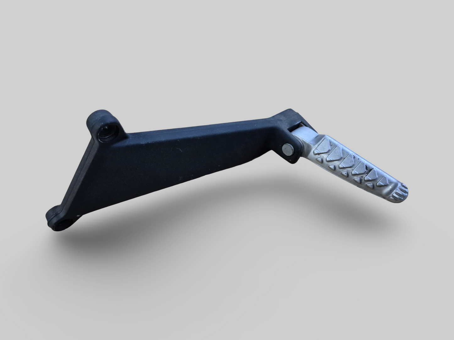 PASSAGIER LINKS VOETSTEUN AP8146385 Aprilia RSV Mille 98-03 / Tuono 02-05