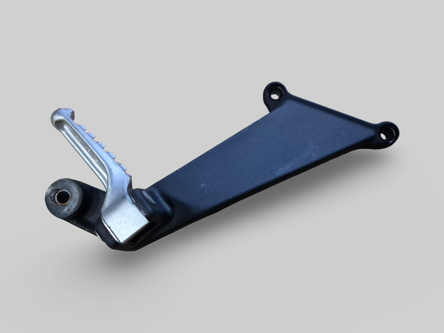 PASSAGIER RECHTER VOETSTEUN STEUN AP8146384 Aprilia RSV Mille 98-03 / Tuono 02-05 