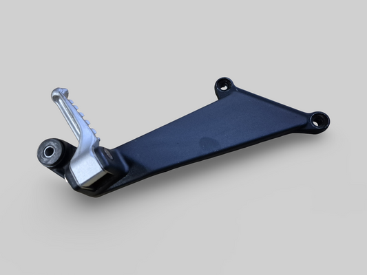 PASSAGIER RECHTER VOETSTEUN STEUN AP8146384 Aprilia RSV Mille 98-03 / Tuono 02-05 