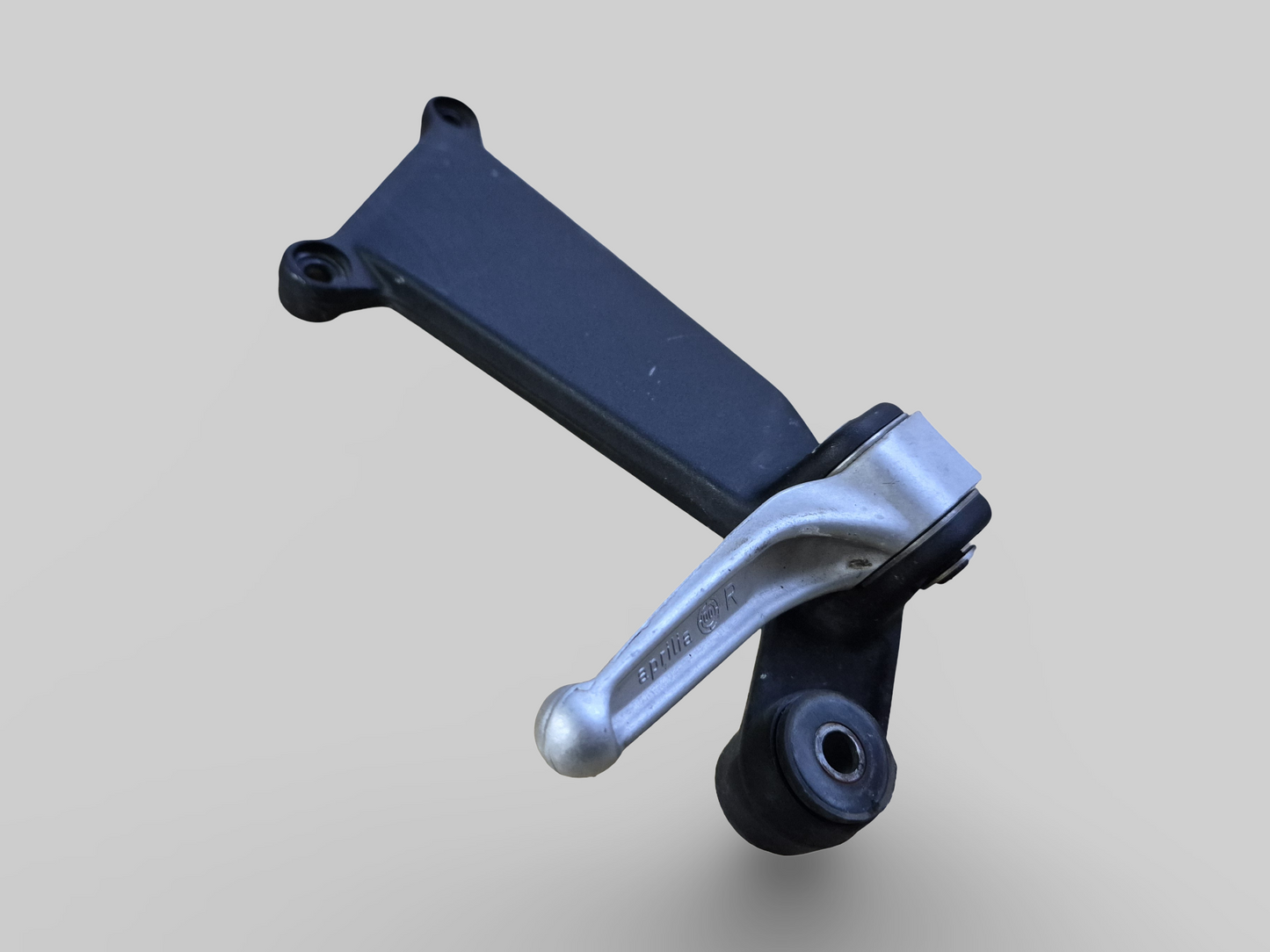 PASSAGIER RECHTER VOETSTEUN STEUN AP8146384 Aprilia RSV Mille 98-03 / Tuono 02-05 