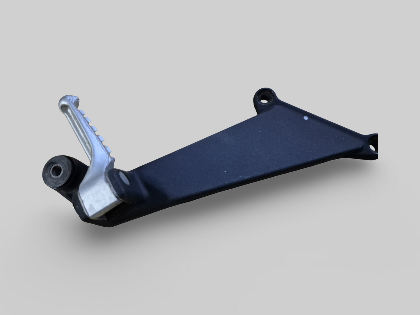 PASSENGER RIGHT FOOTREST SUPPORT AP8146384 Aprilia RSV Mille 98-03 / Tuono 02-05