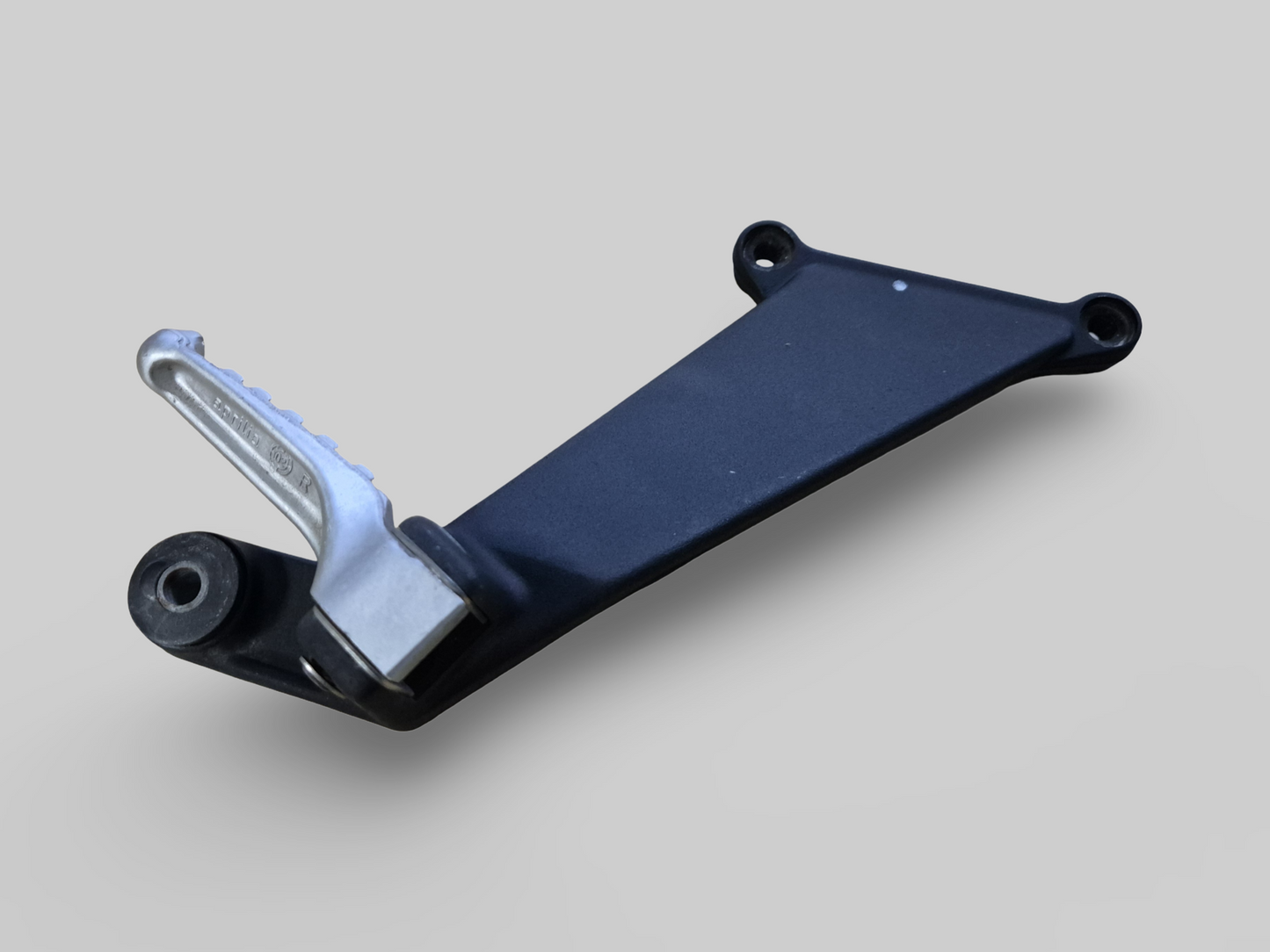 PASSENGER RIGHT FOOTREST SUPPORT AP8146384 Aprilia RSV Mille 98-03 / Tuono 02-05