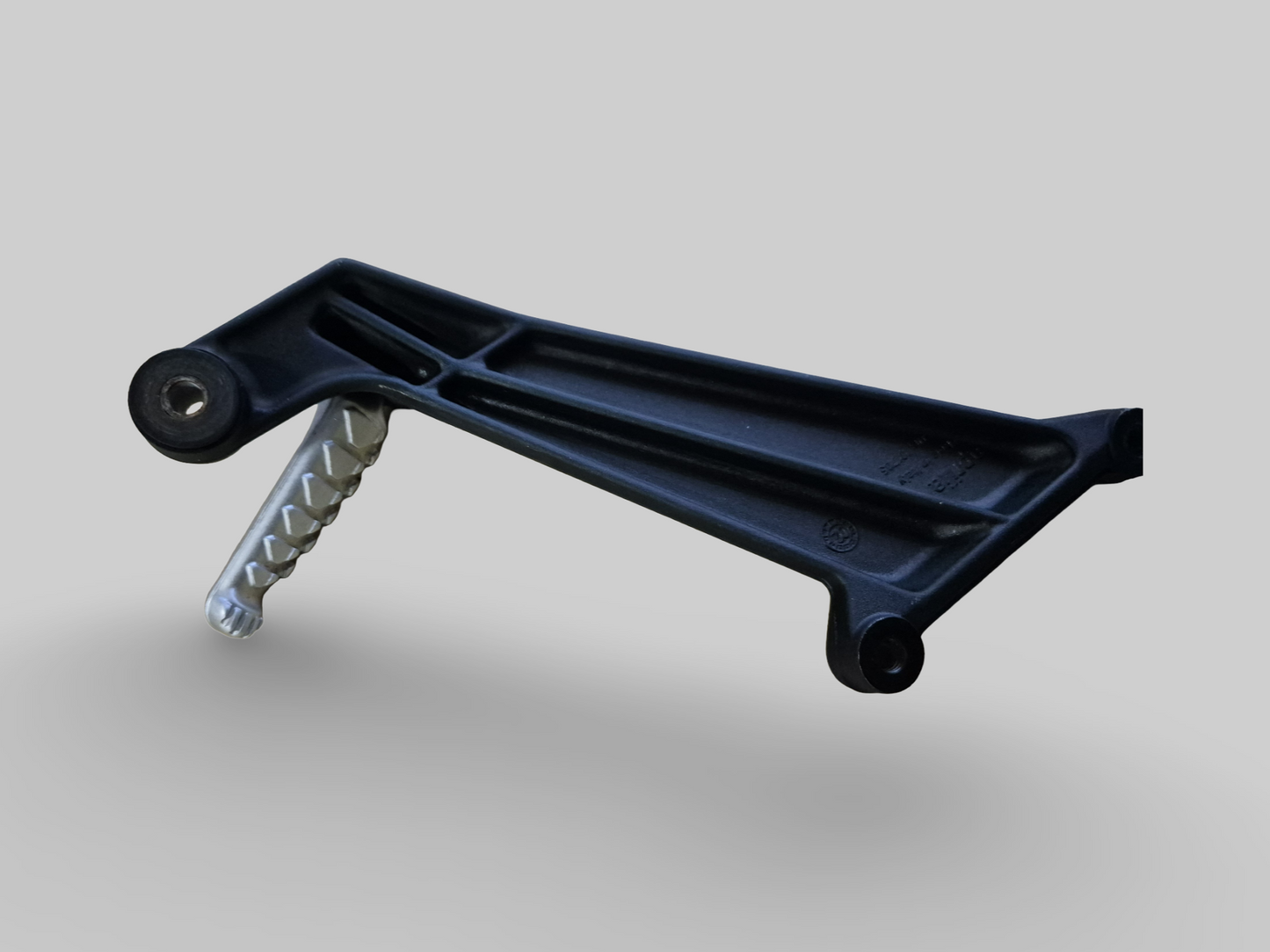 PASSENGER RIGHT FOOTREST SUPPORT AP8146384 Aprilia RSV Mille 98-03 / Tuono 02-05