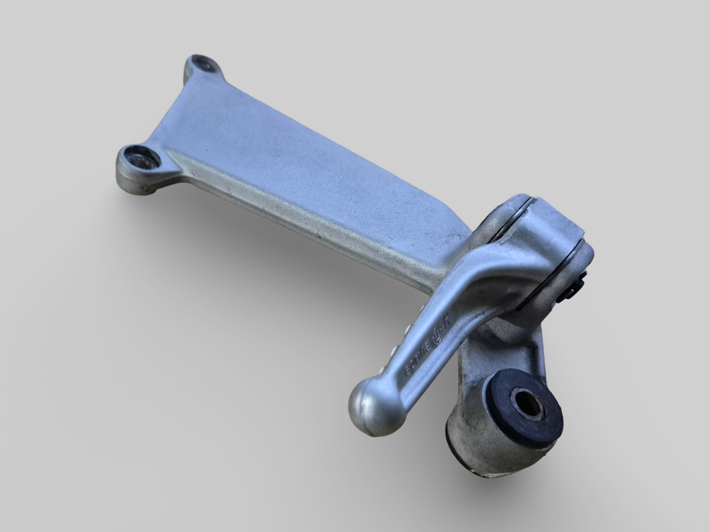 PASSAGIER RECHTER VOETSTEUN STEUN AP8146384 Aprilia RSV Mille 98-03 / Tuono 02-05 