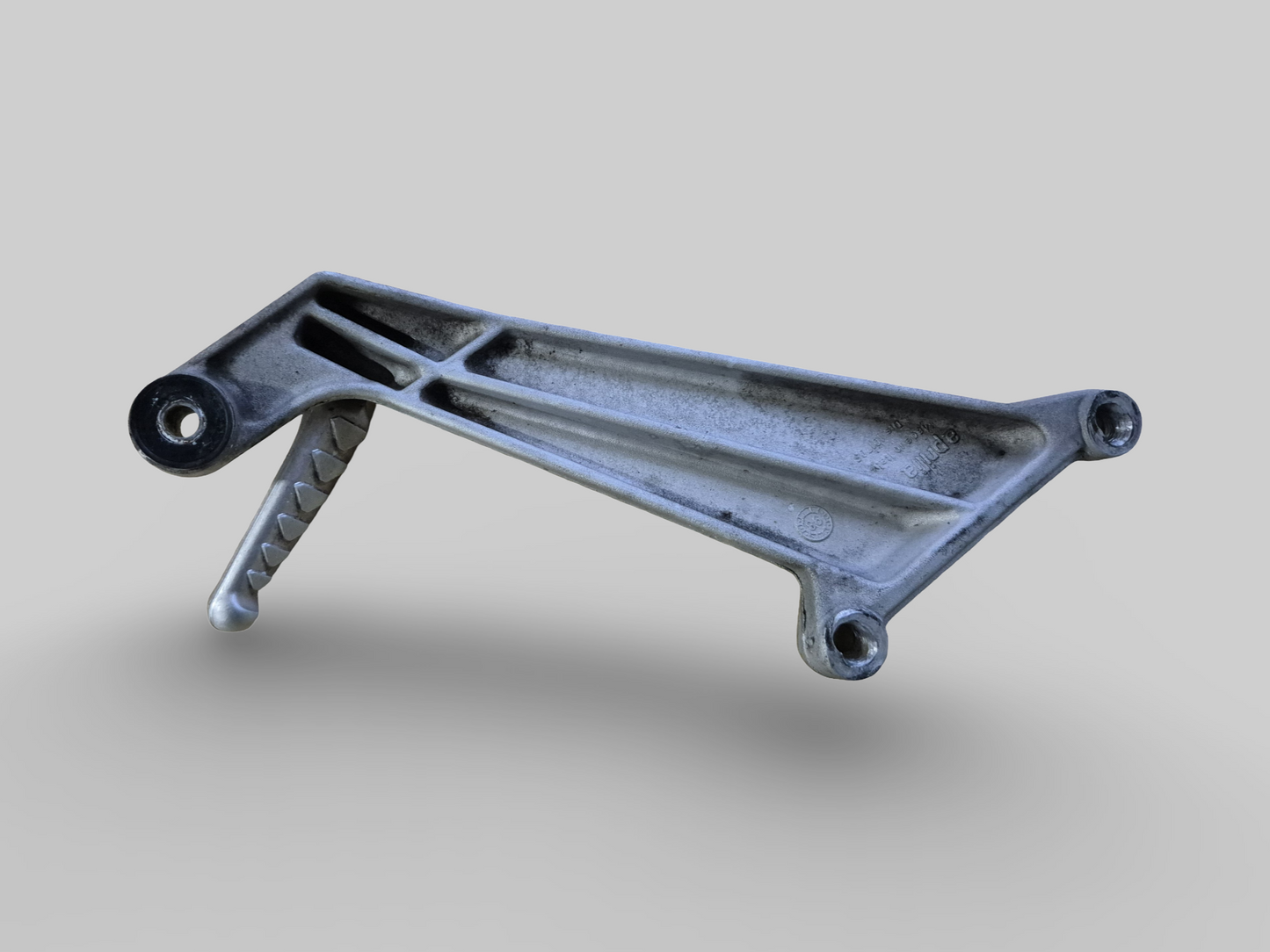 PASSAGIER RECHTER VOETSTEUN STEUN AP8146384 Aprilia RSV Mille 98-03 / Tuono 02-05 