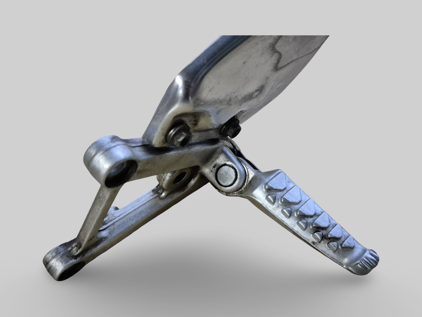 LINKER ZIJVOETSTEUN ACHTERSET AP8135910 Aprilia RSV Mille 98-03 / Tuono 02-05 