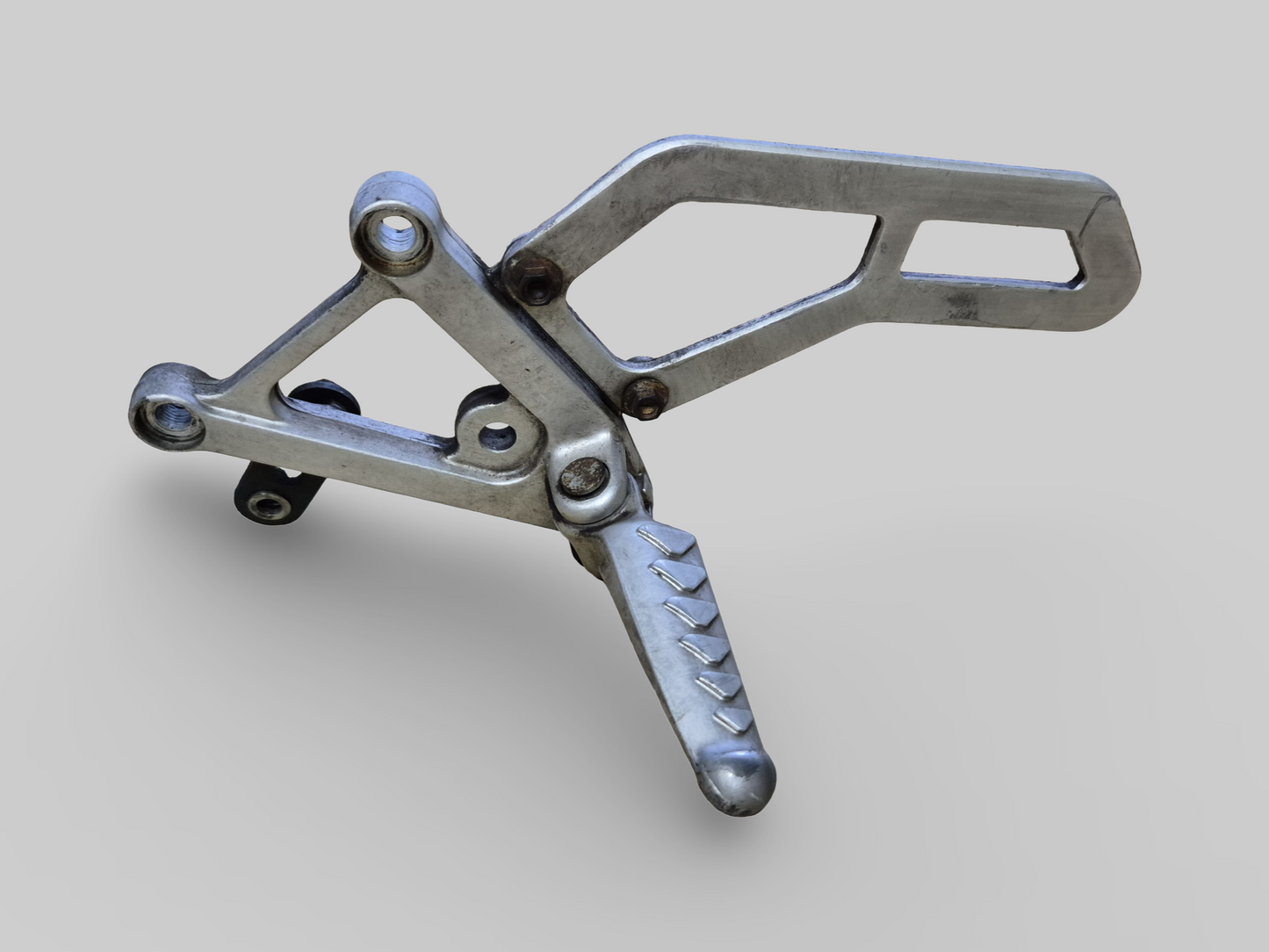 LEFT-HAND SIDE FOOTREST REARSET AP8135910 Aprilia RSV Mille 98-03 / Tuono 02-05