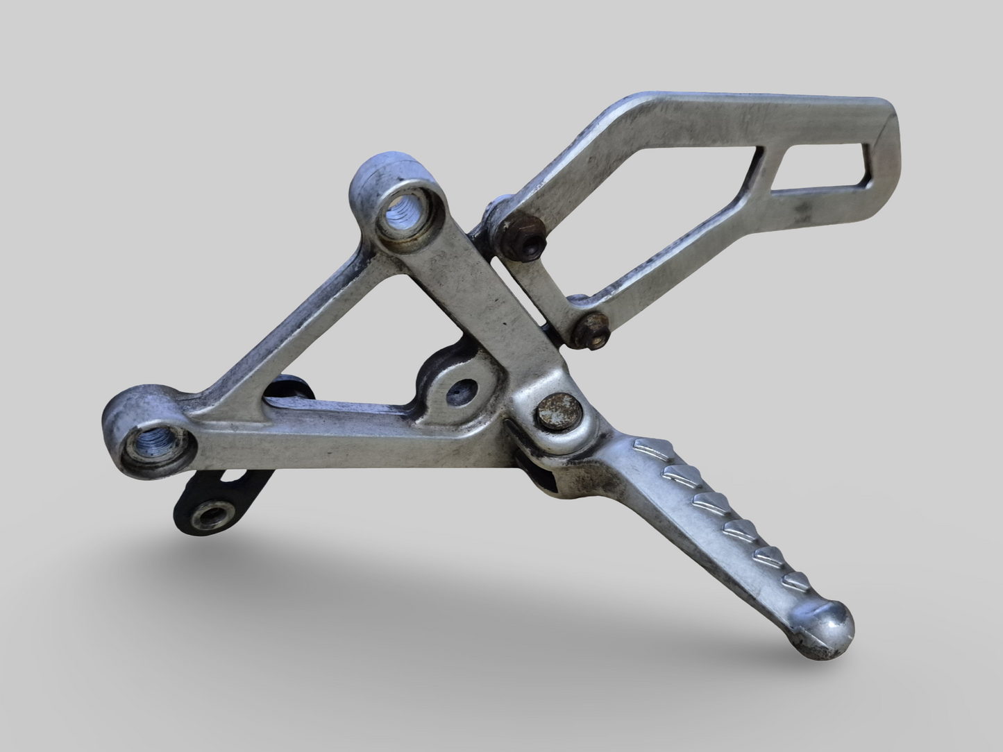 LEFT-HAND SIDE FOOTREST REARSET AP8135910 Aprilia RSV Mille 98-03 / Tuono 02-05