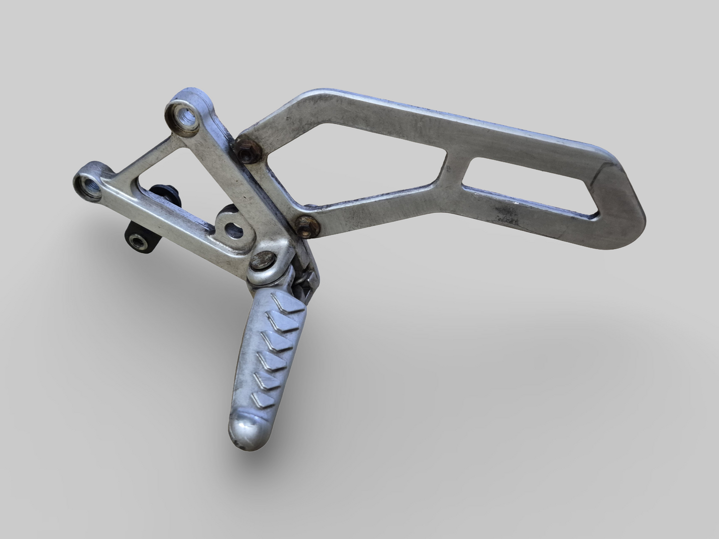 LEFT-HAND SIDE FOOTREST REARSET AP8135910 Aprilia RSV Mille 98-03 / Tuono 02-05