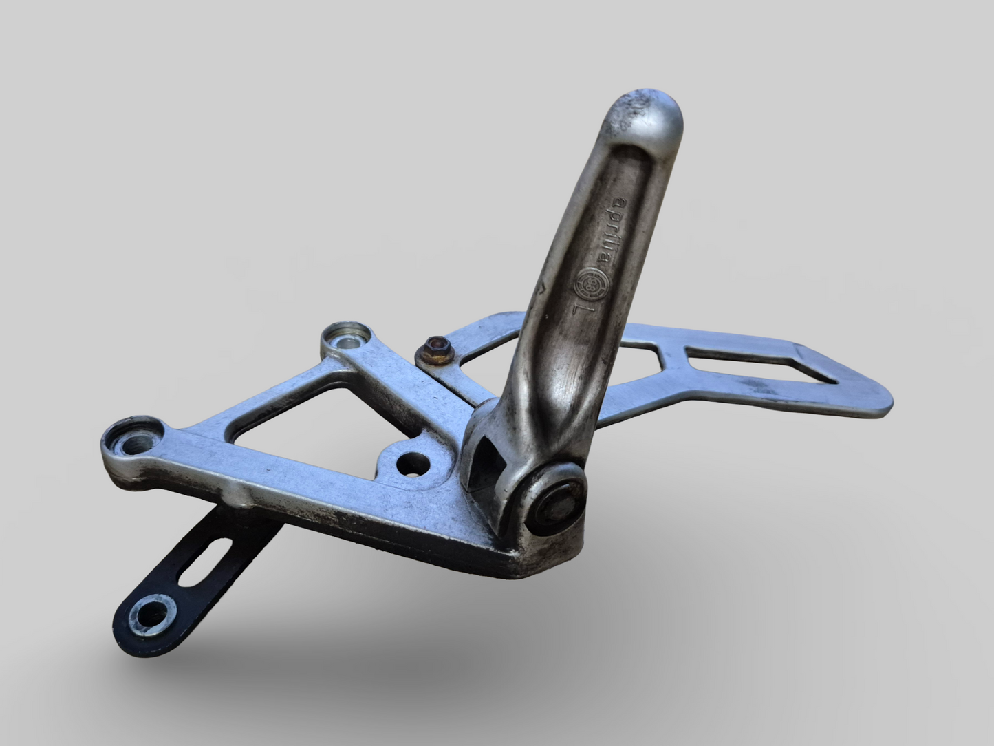 LEFT-HAND SIDE FOOTREST REARSET AP8135910 Aprilia RSV Mille 98-03 / Tuono 02-05