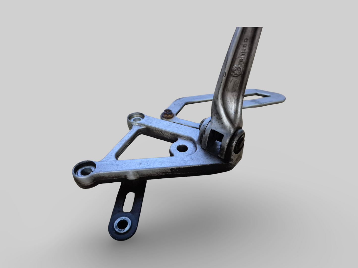 LEFT-HAND SIDE FOOTREST REARSET AP8135910 Aprilia RSV Mille 98-03 / Tuono 02-05