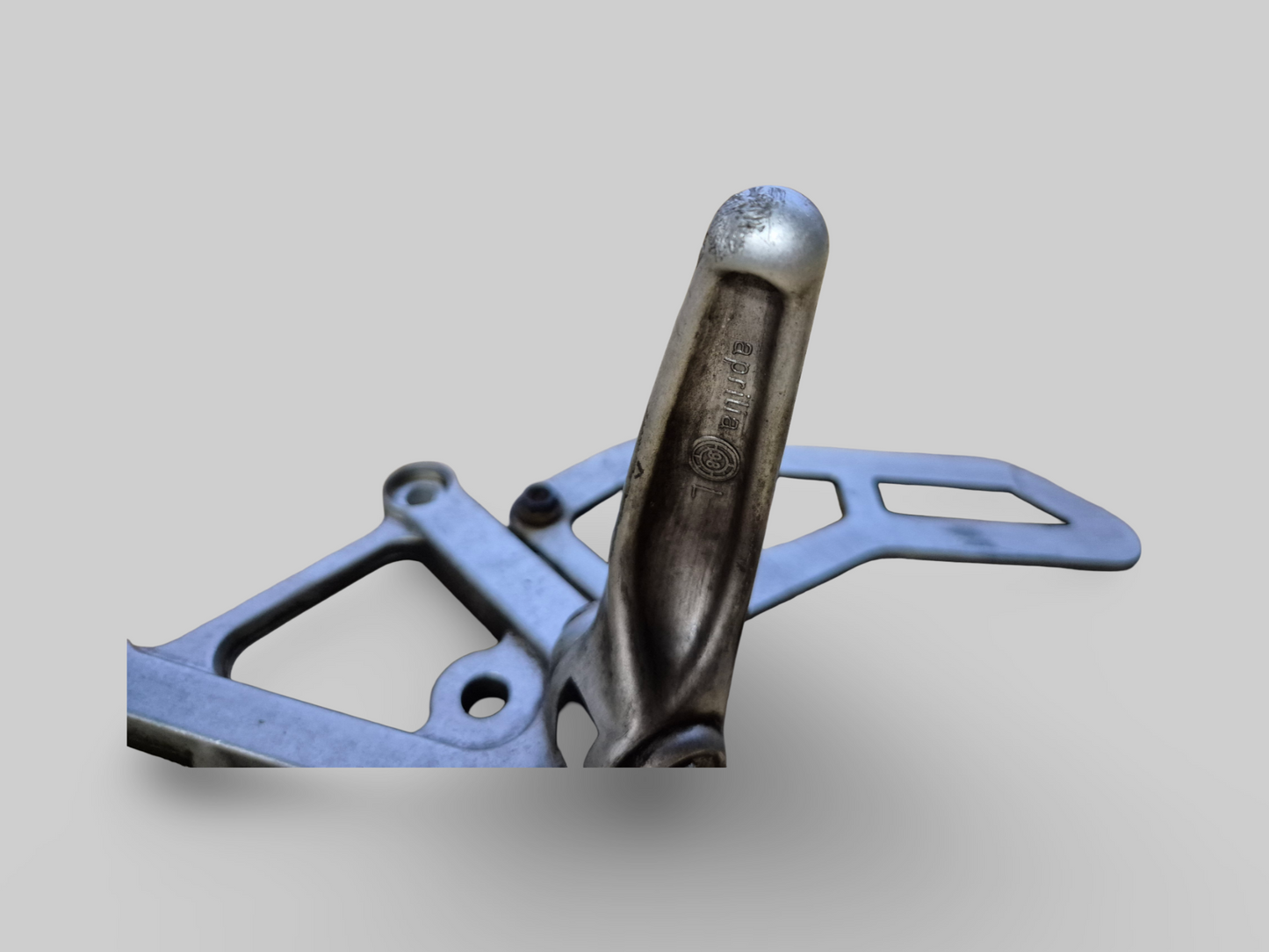 LEFT-HAND SIDE FOOTREST REARSET AP8135910 Aprilia RSV Mille 98-03 / Tuono 02-05