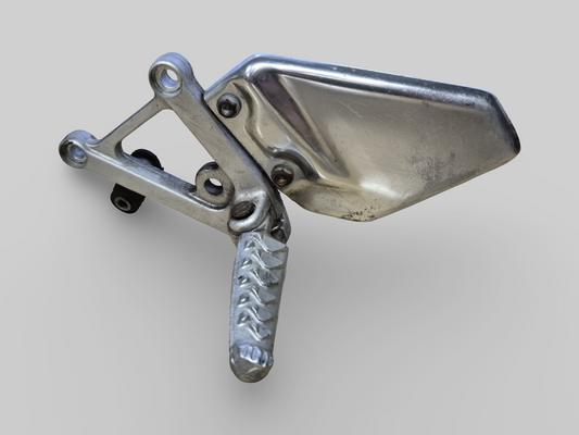 LINKER ZIJVOETSTEUN ACHTERSET AP8135910 Aprilia RSV Mille 98-03 / Tuono 02-05 