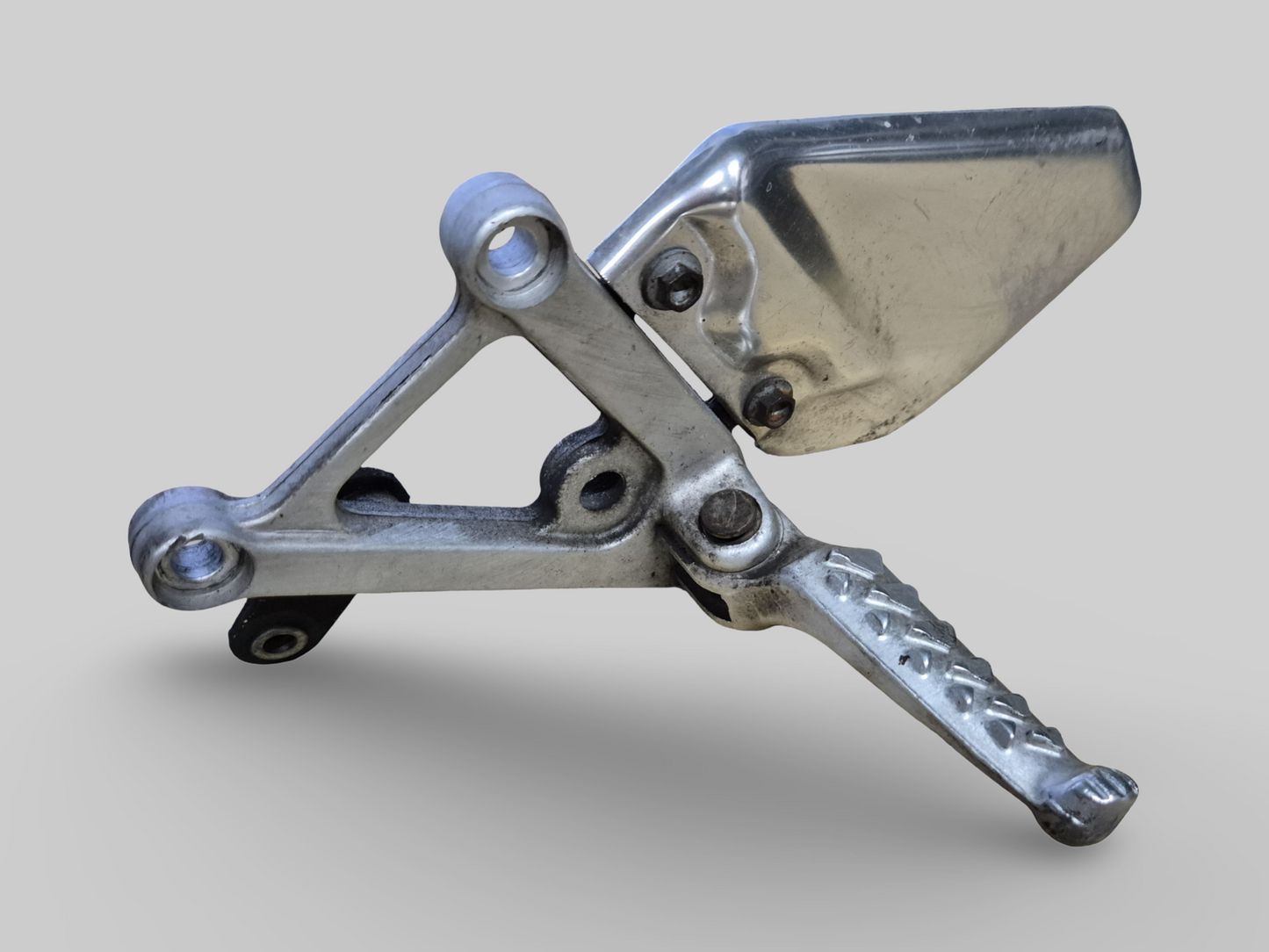 LEFT-HAND SIDE FOOTREST REARSET AP8135910 Aprilia RSV Mille 98-03 / Tuono 02-05