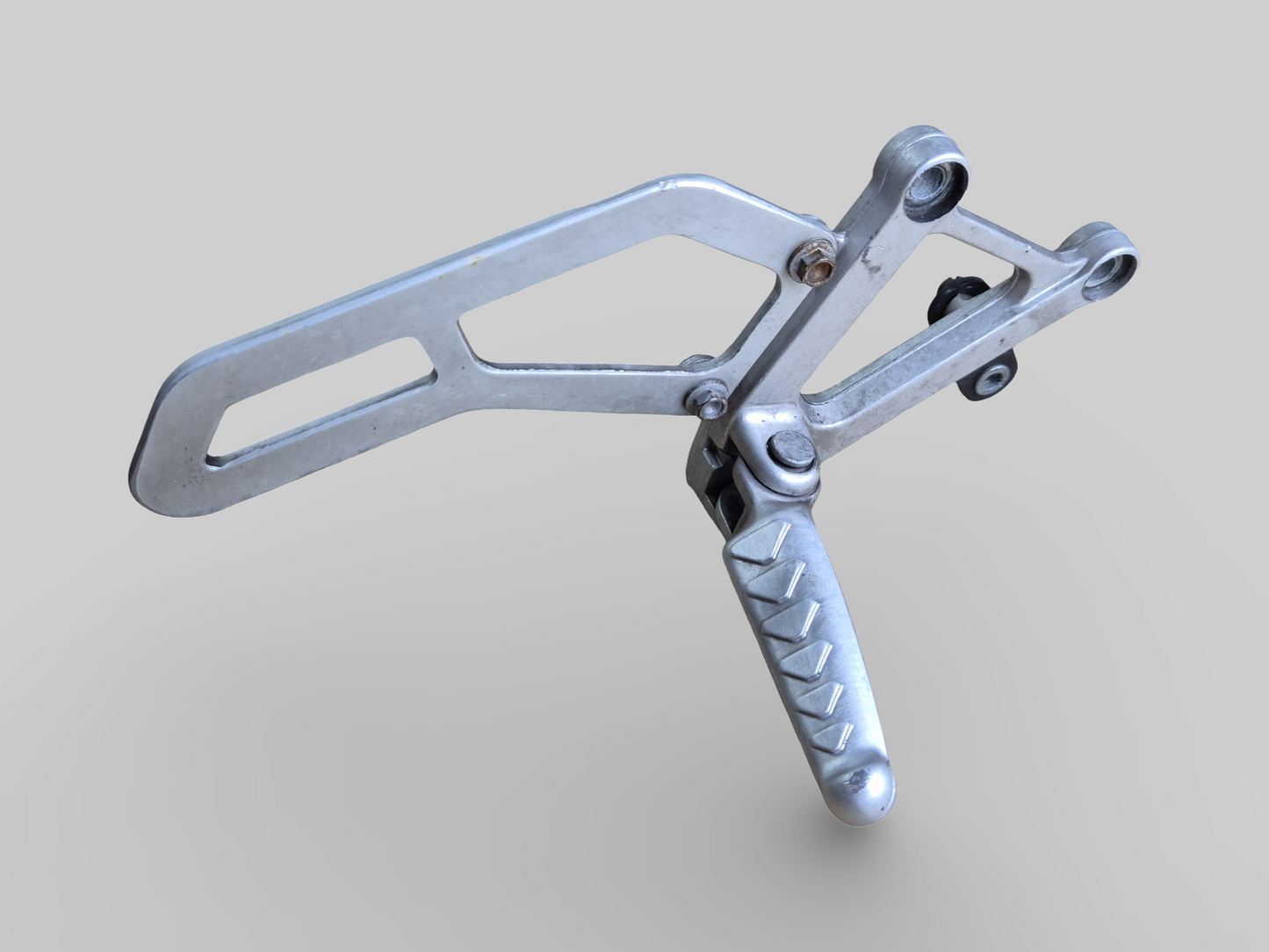 RIGHT-HAND SIDE FOOTREST REARSET AP8135909 Aprilia RSV Mille 98-03 / Tuono 02-05