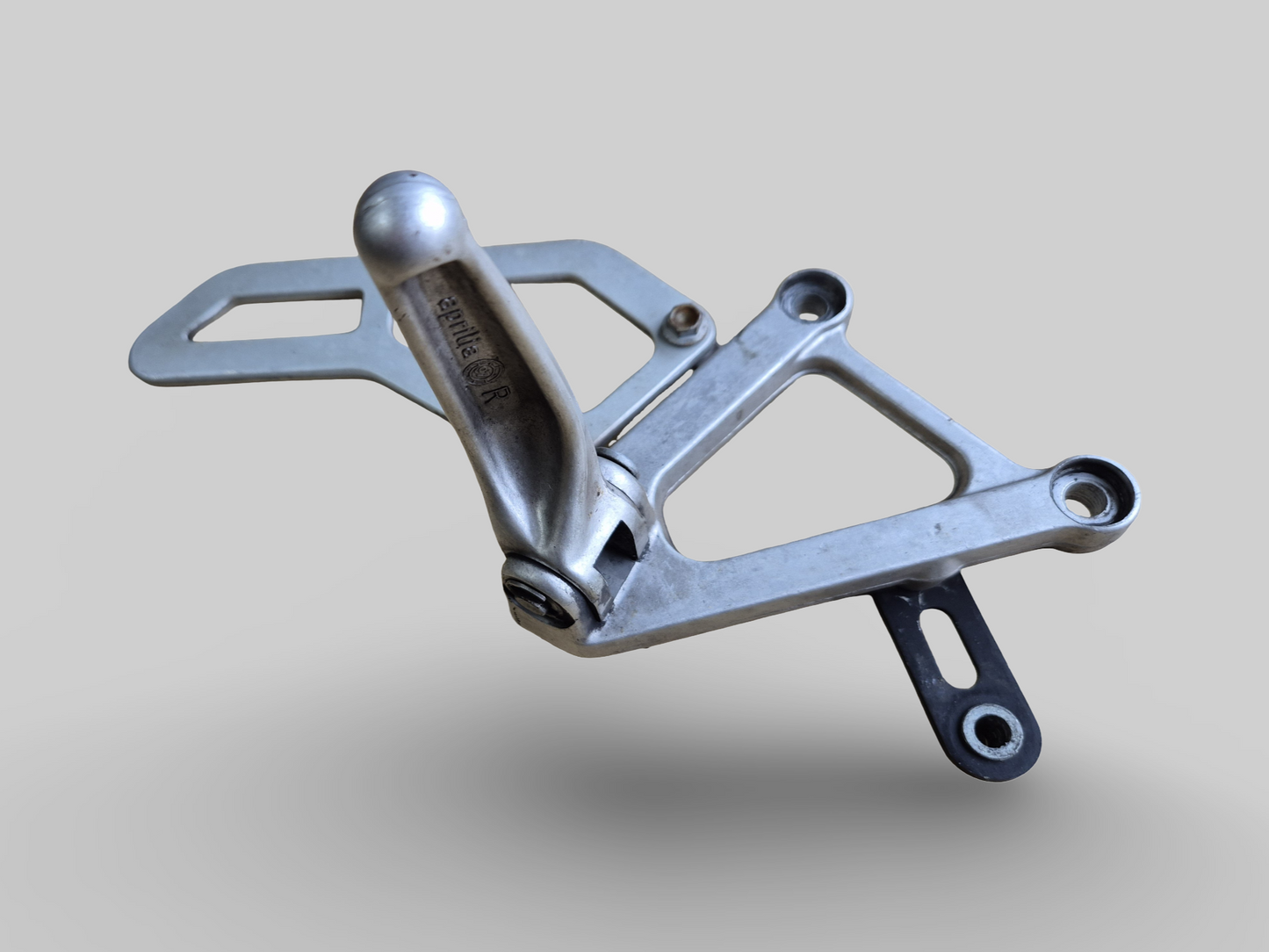 RIGHT-HAND SIDE FOOTREST REARSET AP8135909 Aprilia RSV Mille 98-03 / Tuono 02-05