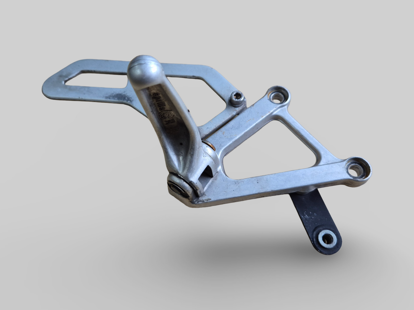 RIGHT-HAND SIDE FOOTREST REARSET AP8135909 Aprilia RSV Mille 98-03 / Tuono 02-05