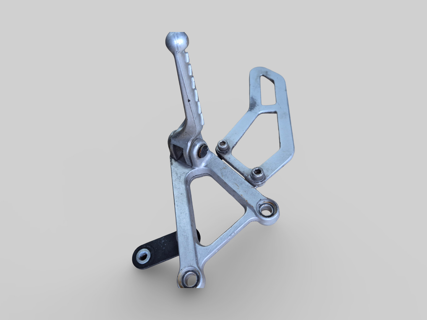 RIGHT-HAND SIDE FOOTREST REARSET AP8135909 Aprilia RSV Mille 98-03 / Tuono 02-05