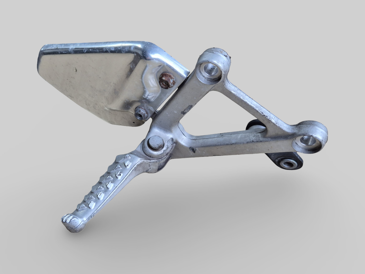 RIGHT-HAND SIDE FOOTREST REARSET AP8135909 Aprilia RSV Mille 98-03 / Tuono 02-05