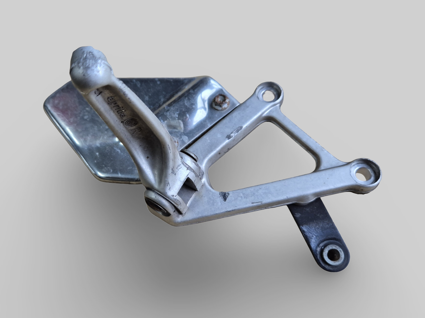 RIGHT-HAND SIDE FOOTREST REARSET AP8135909 Aprilia RSV Mille 98-03 / Tuono 02-05