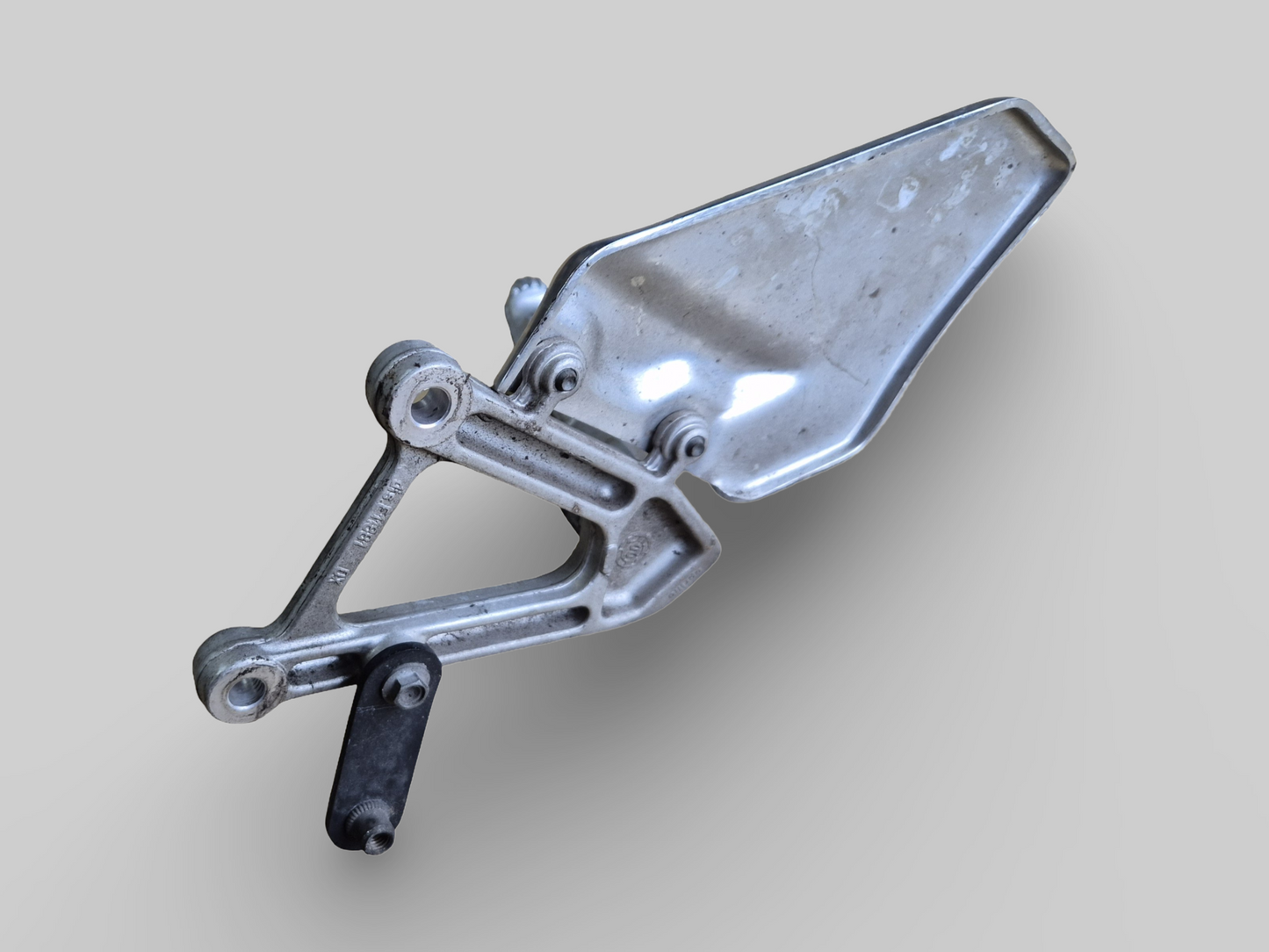 RIGHT-HAND SIDE FOOTREST REARSET AP8135909 Aprilia RSV Mille 98-03 / Tuono 02-05