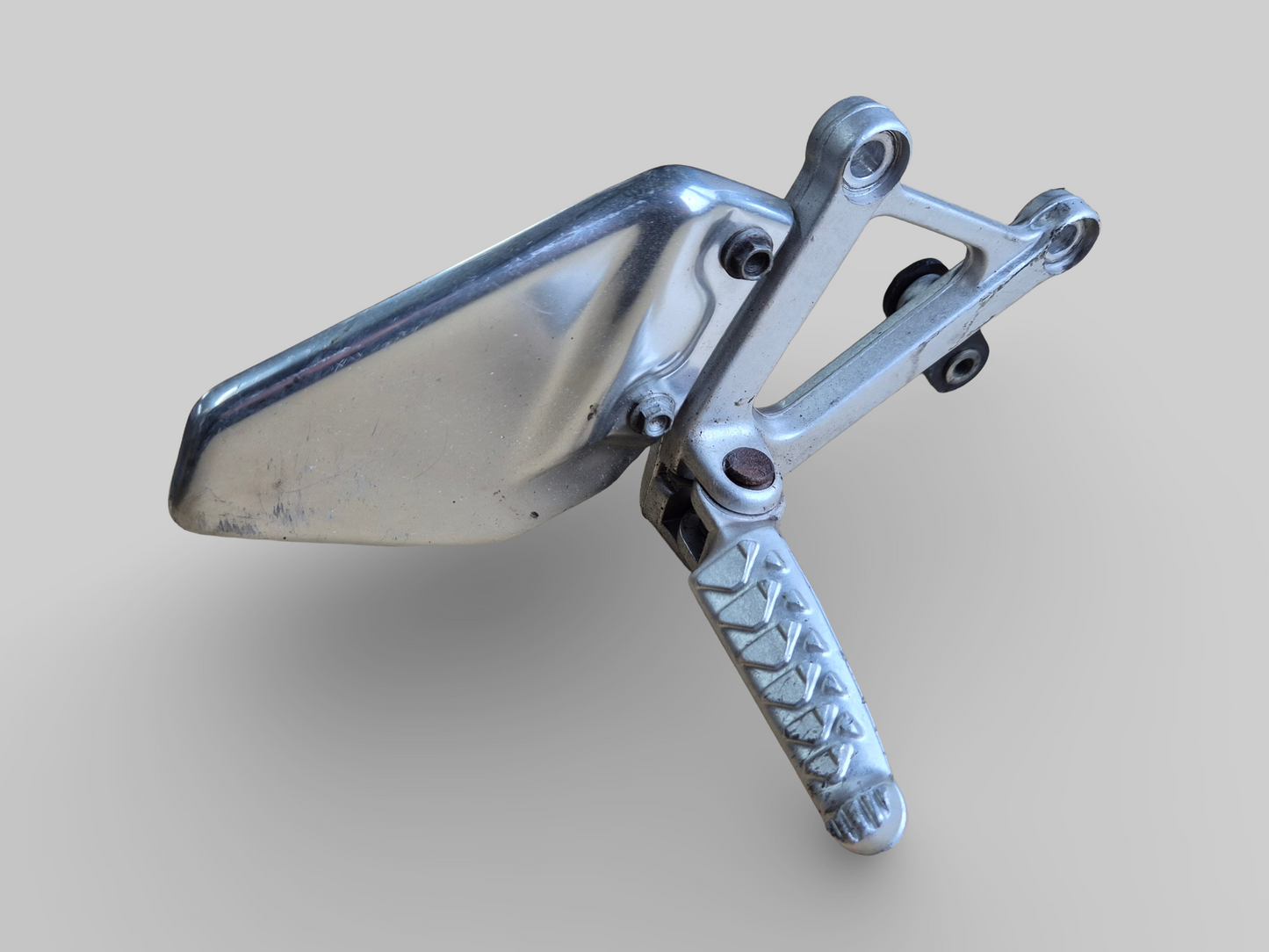 RIGHT-HAND SIDE FOOTREST REARSET AP8135909 Aprilia RSV Mille 98-03 / Tuono 02-05